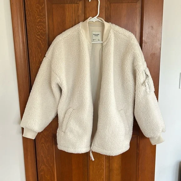 Abercrombie NWOT S Oversized Sherpa Bomber Jacket - Picture 1 of 4